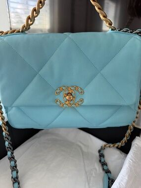 Chanel 19 Medium